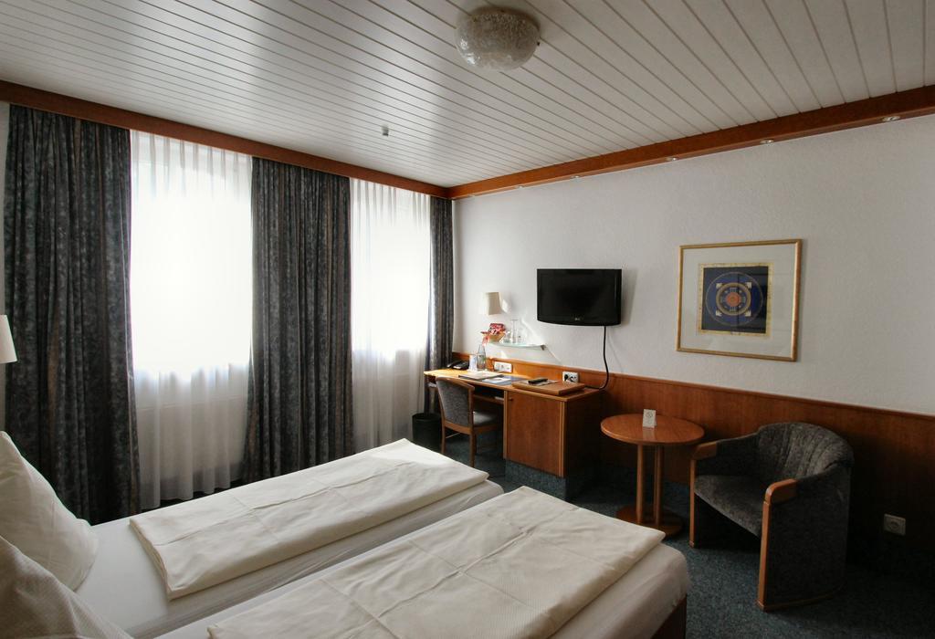 Hotel Rokokohaus Erlangen Room photo