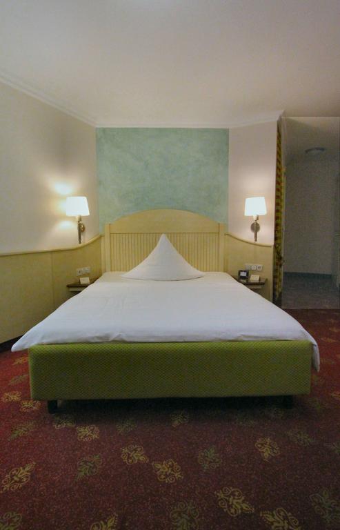 Hotel Rokokohaus Erlangen Room photo